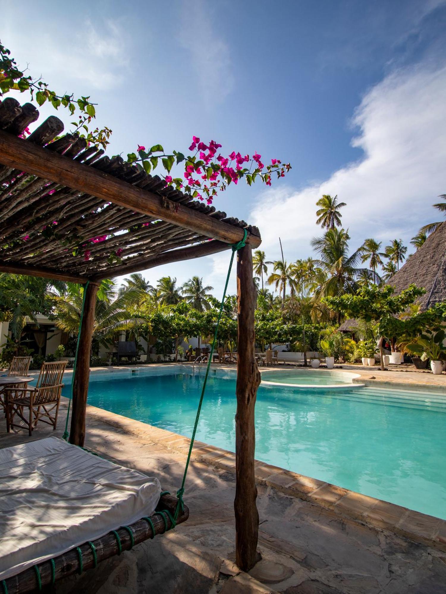Tropical Boutique Hotel & Resto بينجوي المظهر الخارجي الصورة